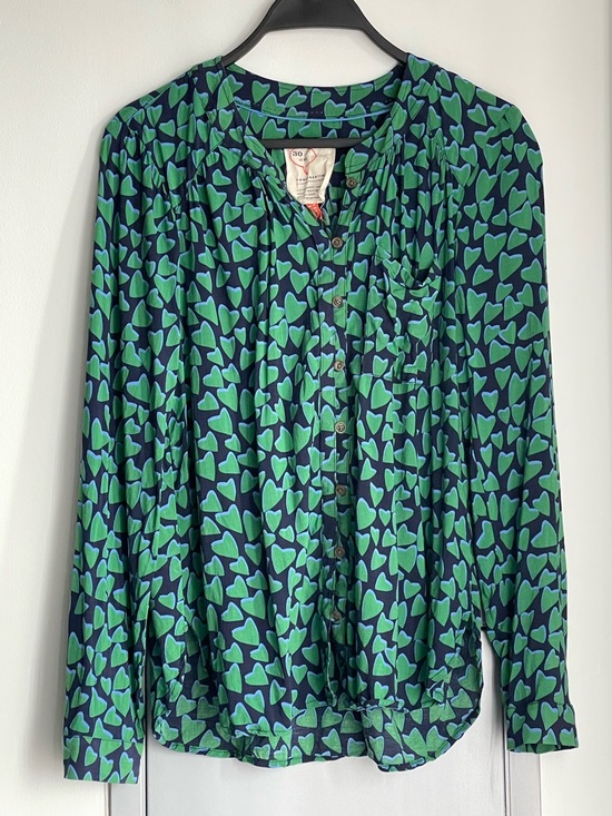 Anthropologie Tops - CONVERSATIONS BY ANTHROPOLOGIE - Navy & Green Heart Print Button Front Blouse